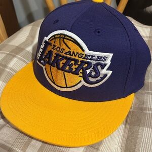 LA Lakers ADIDAS Flexfit 210 Fitted Baseball Hat 7 1/4-7 5/8. Like New!